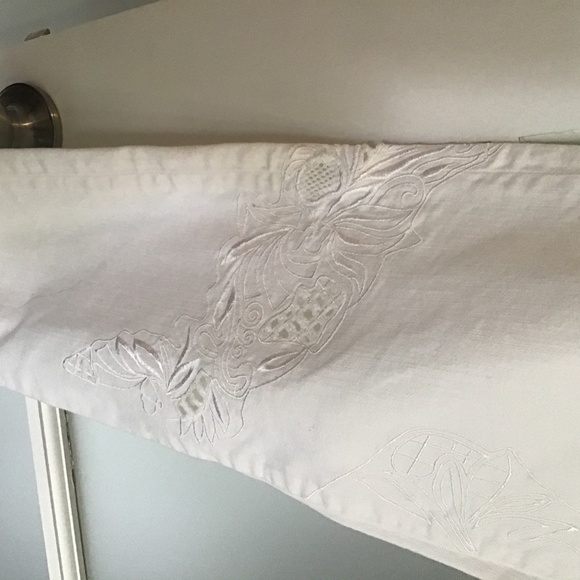 Embroidery Capri - Picture 3 of 5